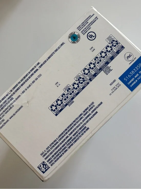 Oral-B iO Series 3 Limited Rechargeable Electric Toothbrush 2 Brush Heads Black - Picture 6 of 7